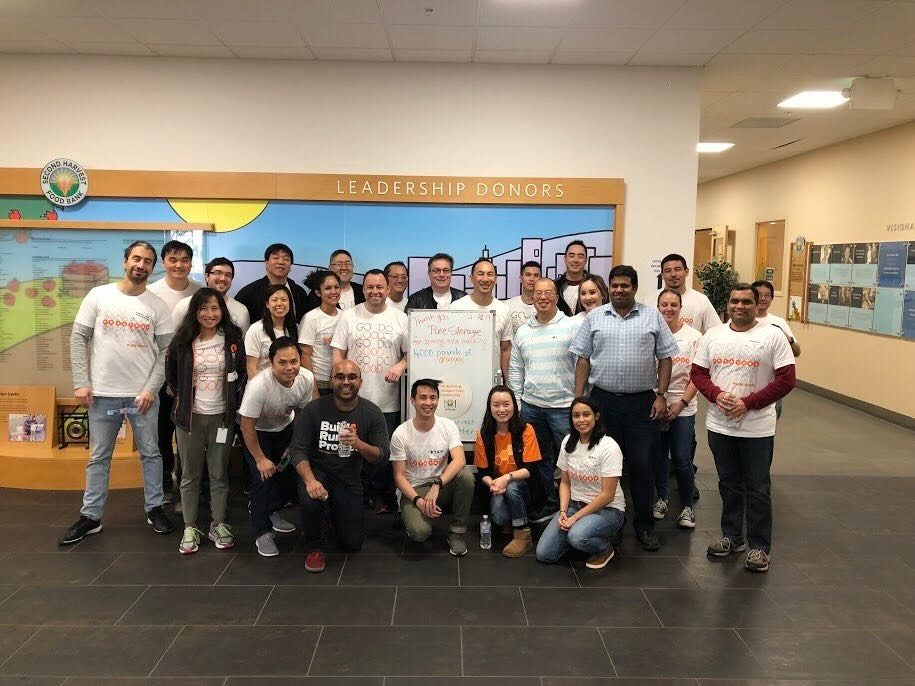 Photo d’un groupe de collègues dans un environnement collaboratif